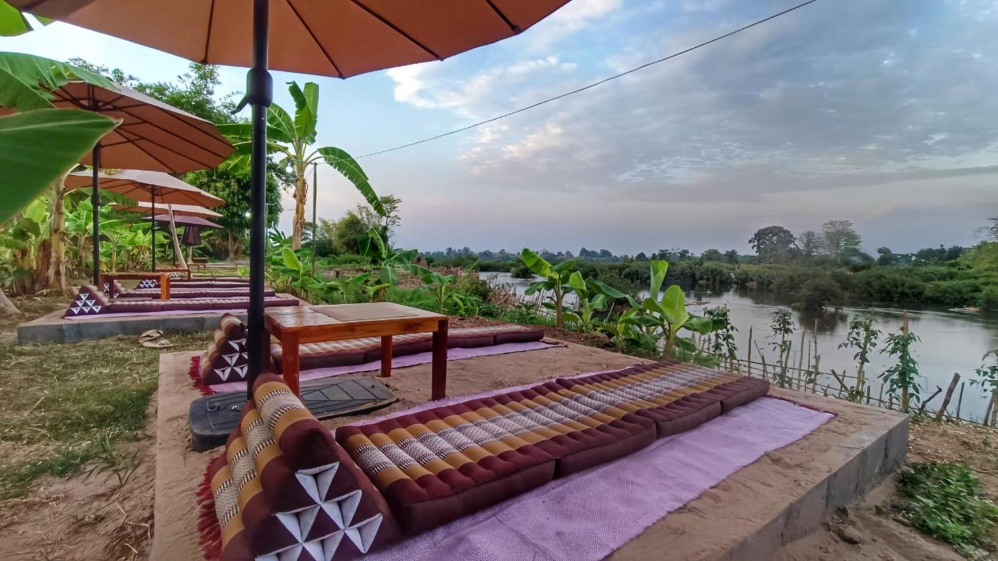 Chanhthida Guesthouse And The River Front Restaurant Ban Khon ภายนอก รูปภาพ