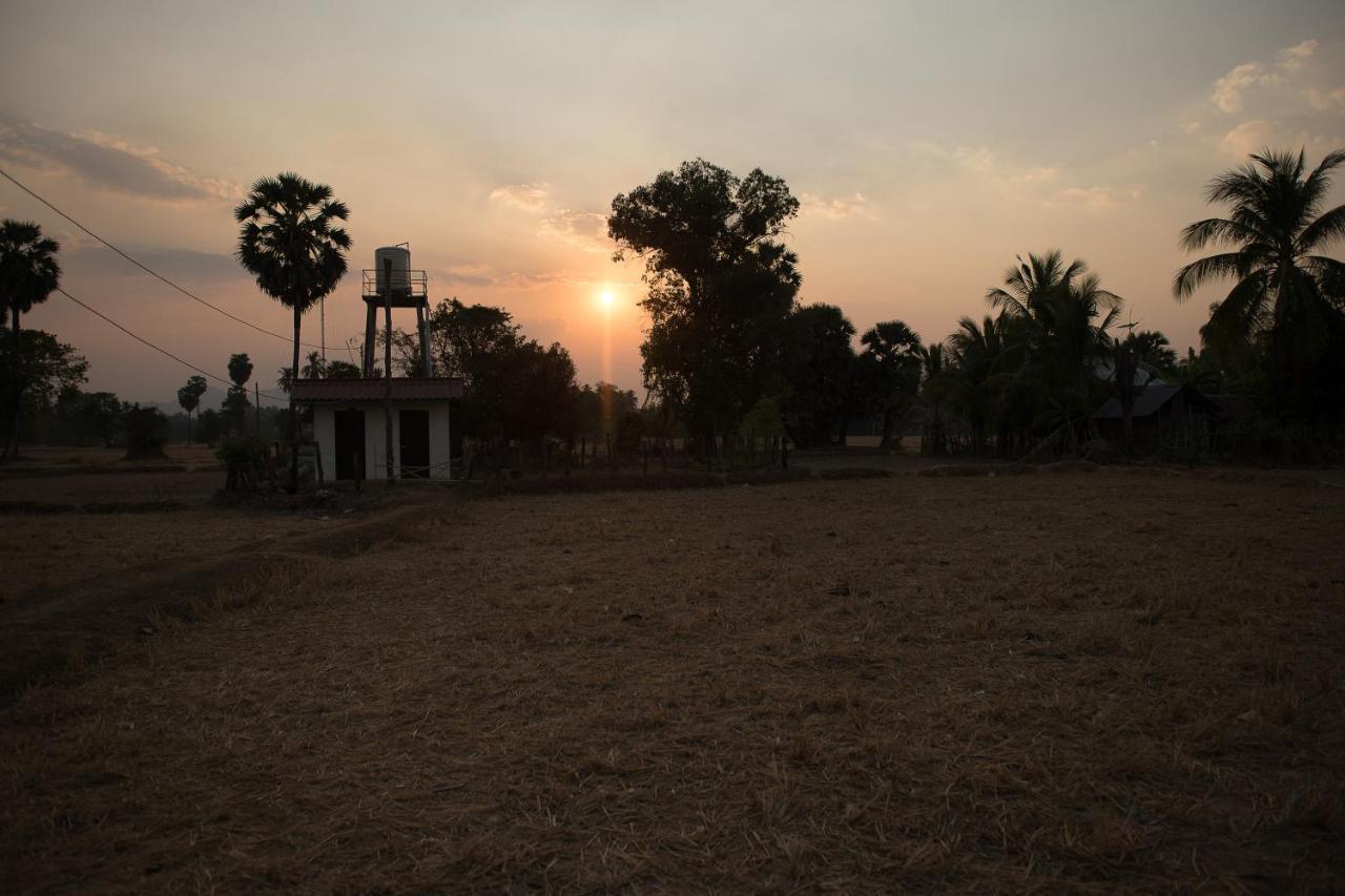Chanhthida Guesthouse And The River Front Restaurant Ban Khon ภายนอก รูปภาพ