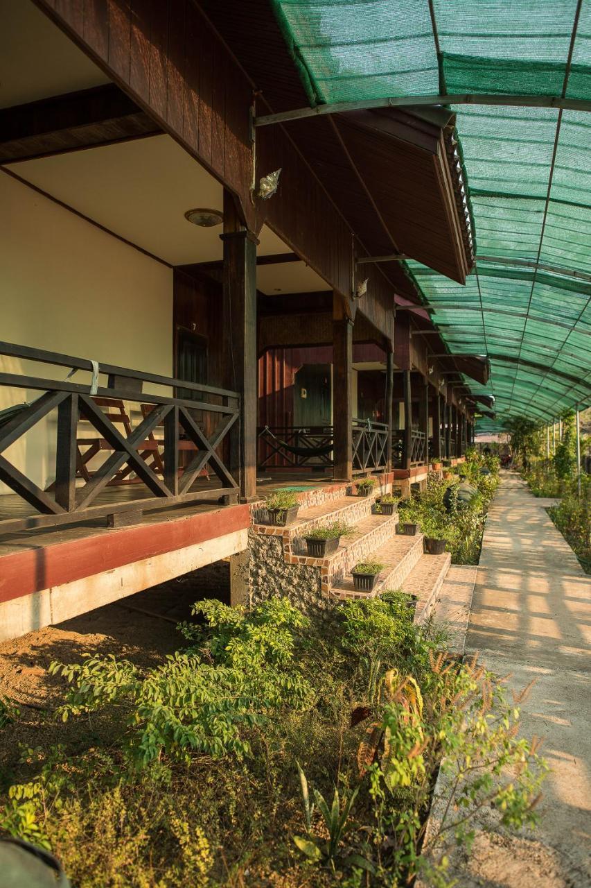 Chanhthida Guesthouse And The River Front Restaurant Ban Khon ภายนอก รูปภาพ
